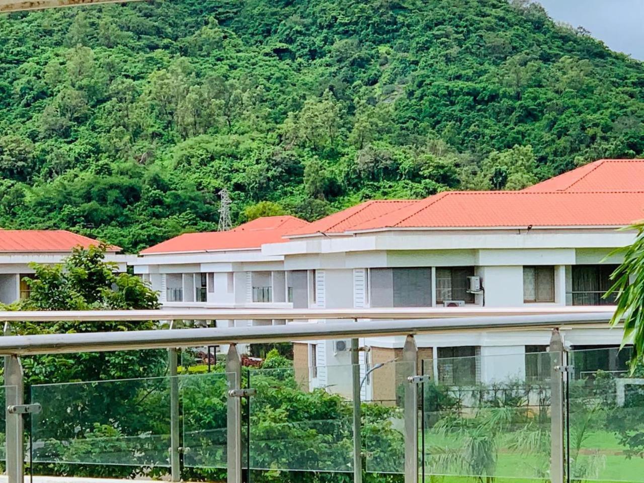Ferienwohnung Mizzle Exotica Lonavla Exterior foto